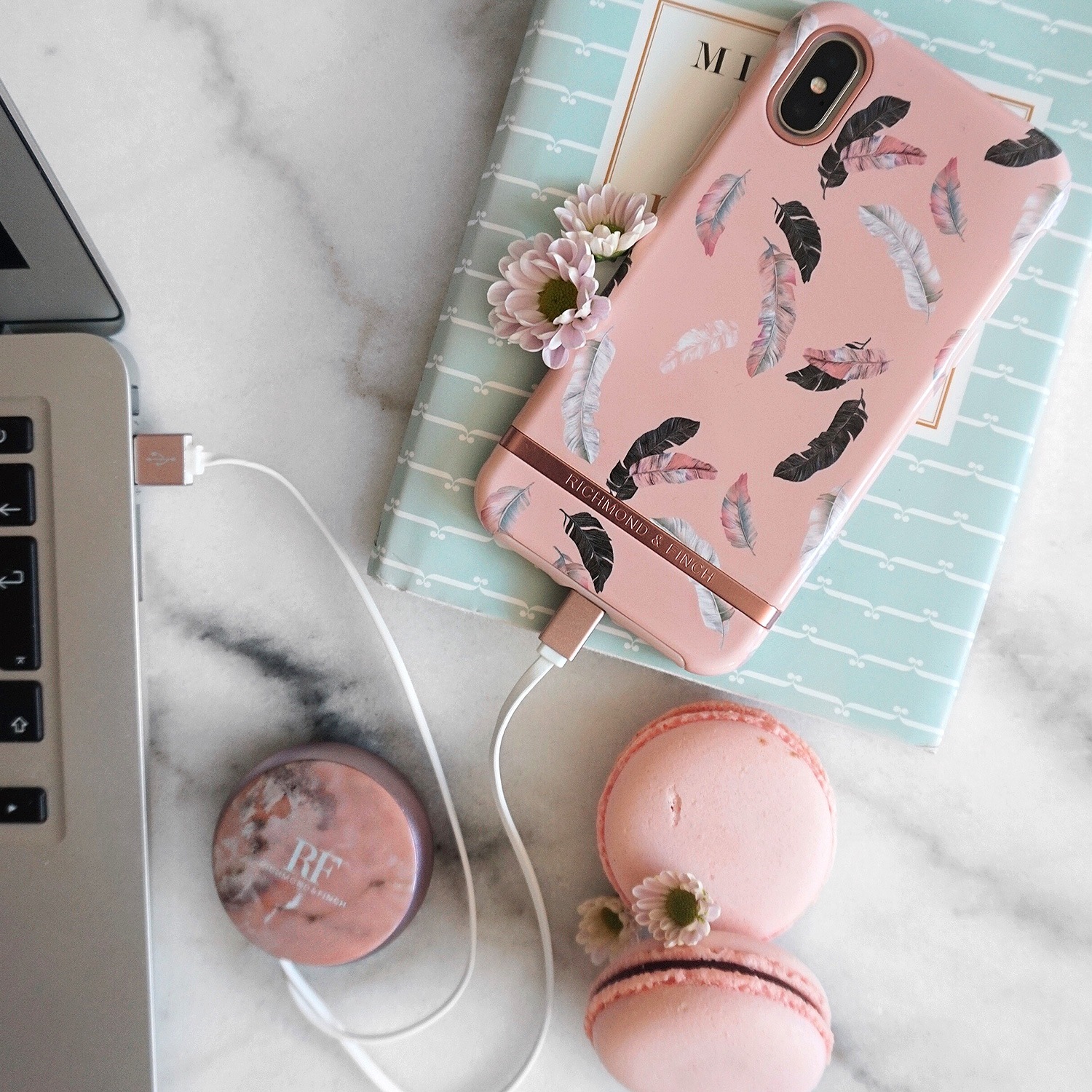 ライトニングケーブル Richmond & Finch CABLE WINDER（リッチモンドアンドフィンチ ケーブルワインダー）巻き取り 収納ケース iPhone 充電 データ転送 Lightning 大理石風