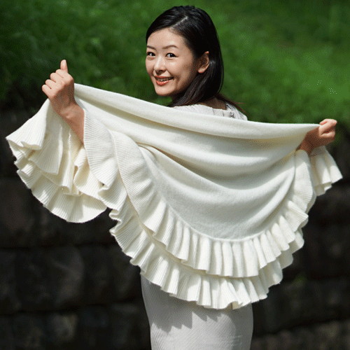 贅沢なカシミヤ100%の円形ストール【直径約112cm+フリル10cm