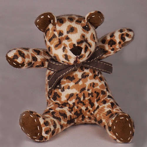 高級カシミヤ製テディベア。ヒョウ柄のベビー・ベア【15cm