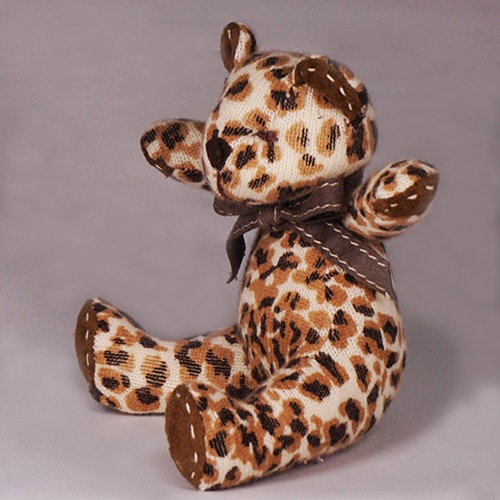 高級カシミヤ製テディベア。ヒョウ柄のベビー・ベア【15cm