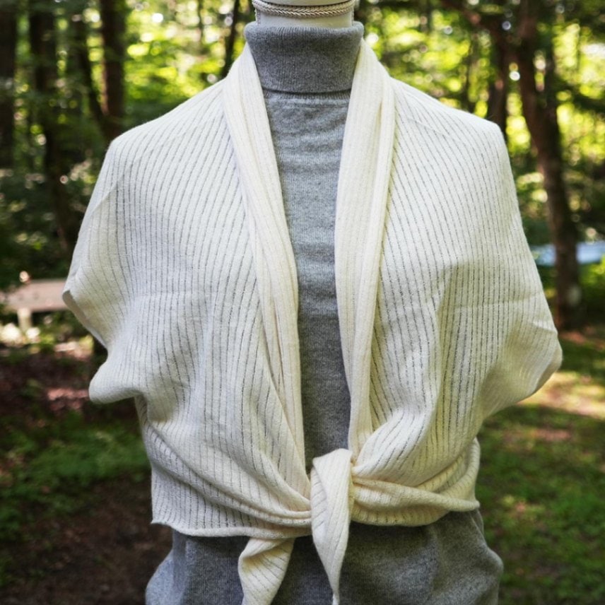 贅沢なカシミヤ100％さらっさら梳毛（そもう）糸の2wayショール