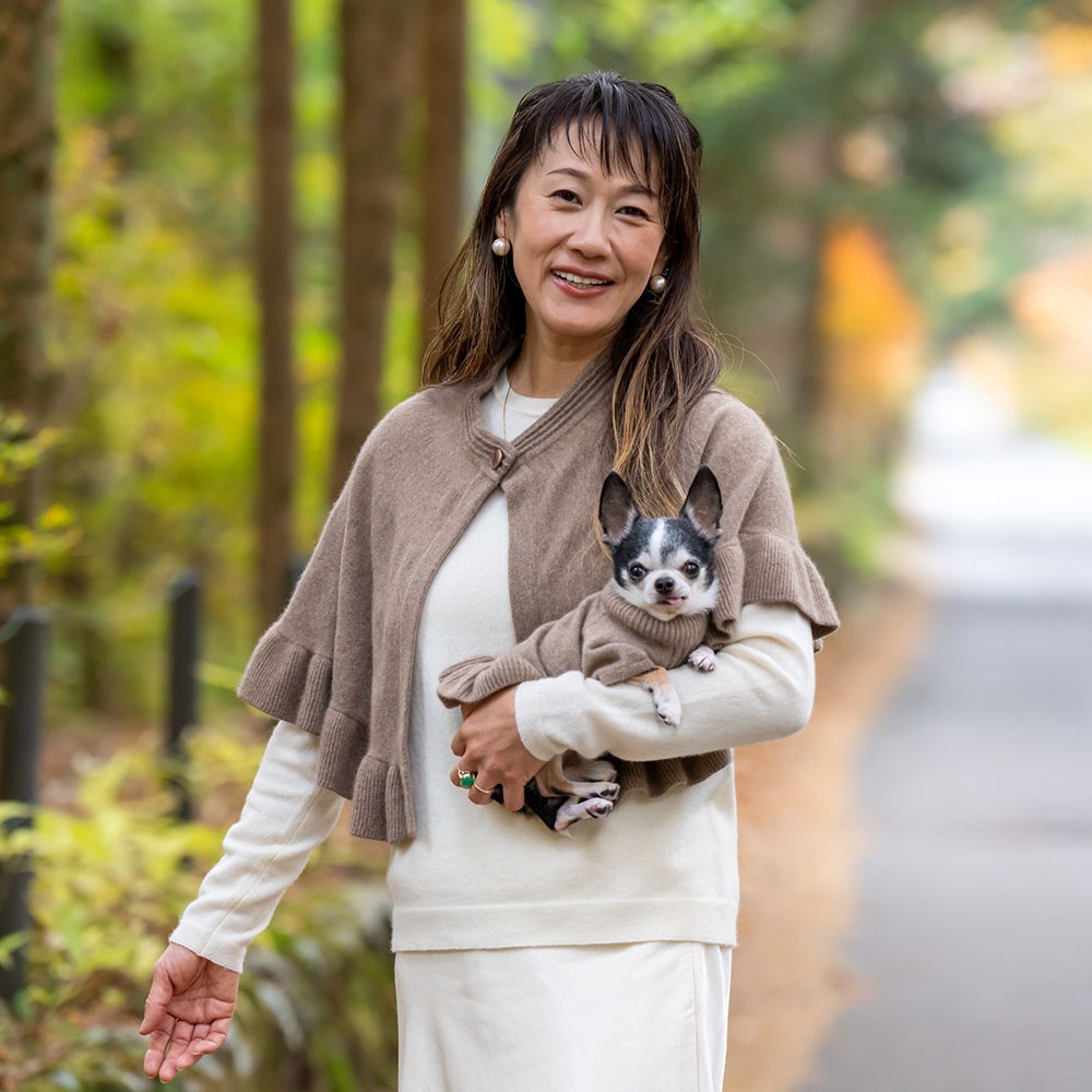 贅沢なカシミヤ100％のショートケープ【丈約33cm+7cmフリル