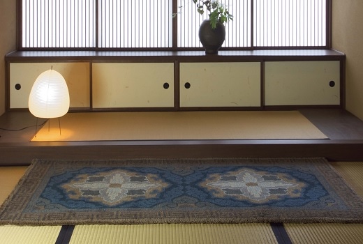 二対牡丹文縁二重雷文/群緑地