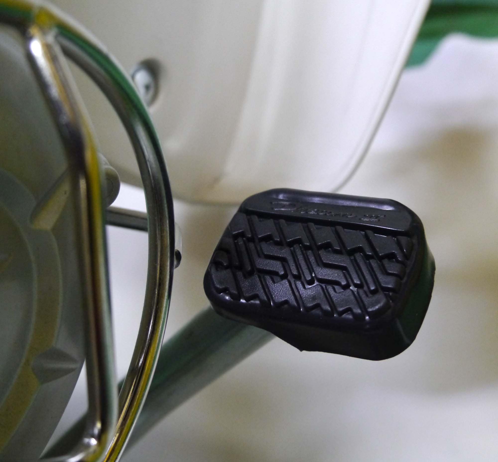 アウトスタンディングモーターサイクル｜「D-14 黒」 フットブレーキ