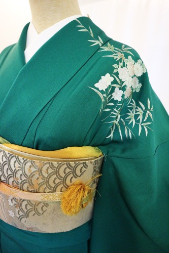 訪問着 流水に花模様 相良刺繍 雪色 K-4917 - メルカリ