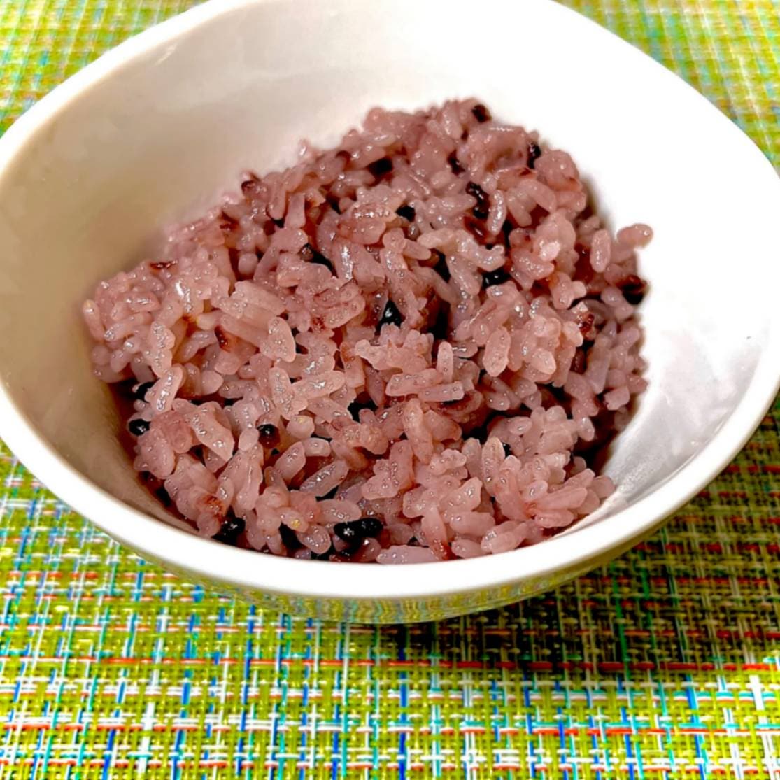 白米3合に対し、黒米は大匙1～2杯混ぜています。