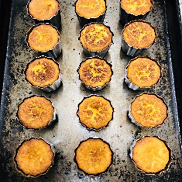 長野県の大自然の恵みから作った 塩尻 カヌレ 8個セット 洋菓子 焼き菓子 おやつ ギフト 手土産 お土産 冷凍 送料無料 沖縄別途240円 Naganoマルシェ 長野県 信州の食品 郷土食やお土産を 名産品 特産品 ギフトの直販