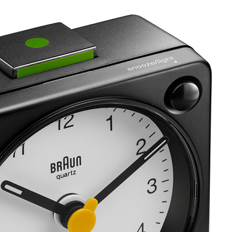 �֥饦�� ���ʥ��� �ܳФޤ�����/�֤����� ���顼���դ� �֥�å����ۥ磻�� BC02XBW BRAUN Analog Alarm Clock