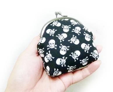 がま口小銭入れ【timeless treasures skull】