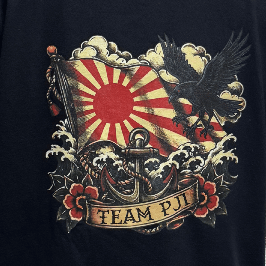 【TEAM PJI 】八咫烏ラグラン七分袖シャツ(ブラック)