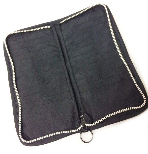 ジッパーカードケース【アレキサンダーヘンリーSkull-finity 】黒