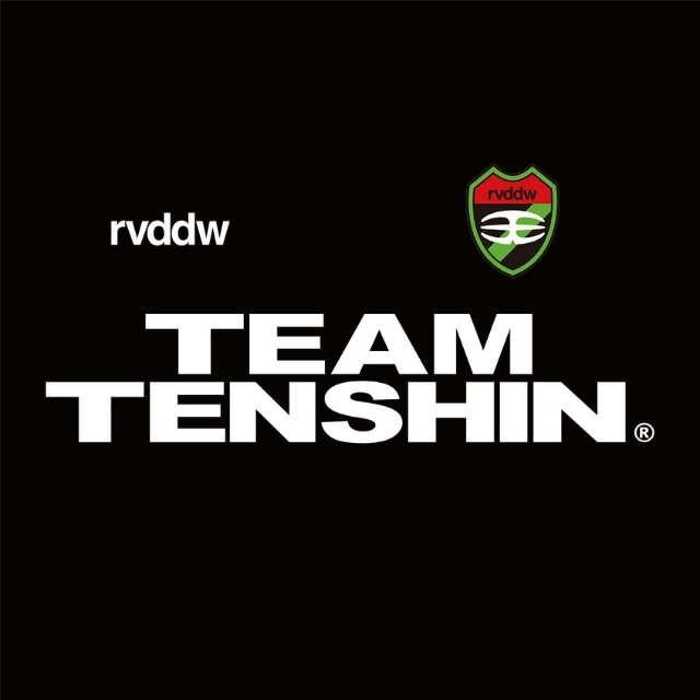 TEAM TENSHIN × rvddw EMBLEM LOGO DRY TEE