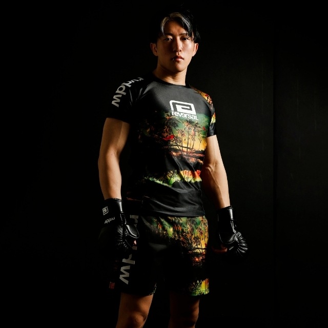 RESORT SHORT RASH GUARD