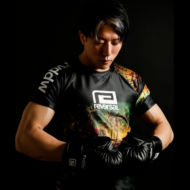 RESORT SHORT RASH GUARD