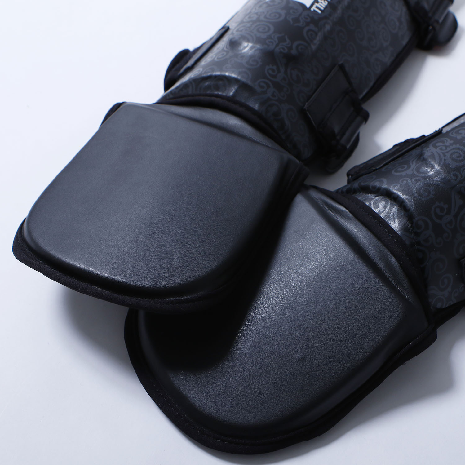 BOMシンガード 黒 白