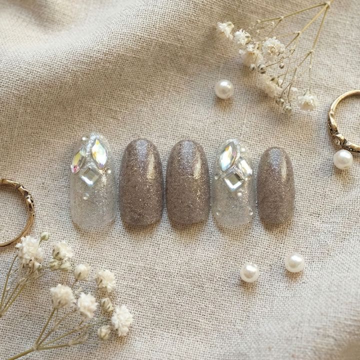 ネイルチップ【ビジュー×グレージュのジュエリー ネイル 10本セット 両面テープ＆専用収納ケース付き】ネイル チップ 付け爪 つけ爪 ジェル オーバル スクエア ロング ショート シンプル 可愛い ゆうパケット送料無料 受注生産【チップ】