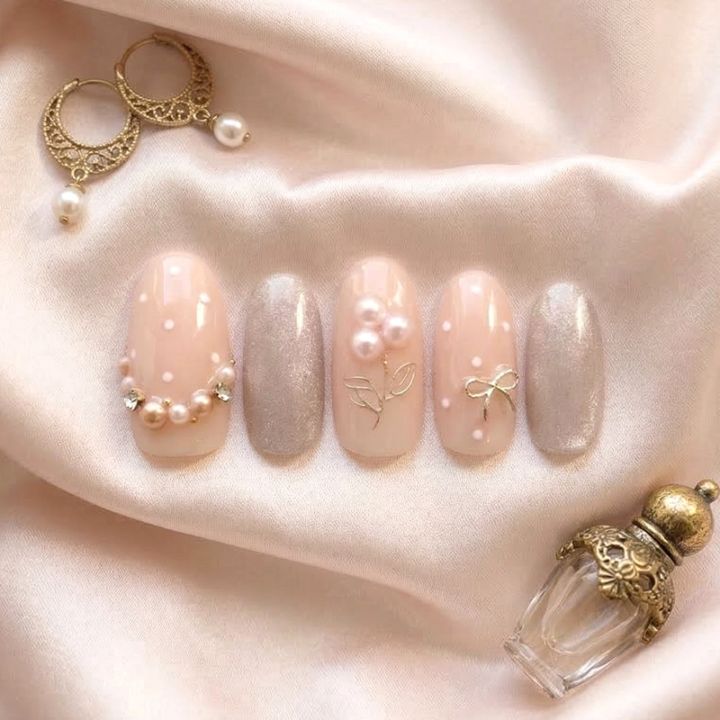 ネイルチップ【ドット柄×パールフラワーとプチリボン ネイル 10本セット 両面テープ＆専用収納ケース付き】ネイル チップ 付け爪 つけ爪 ジェル オーバル スクエア ロング ショート シンプル 可愛い ゆうパケット送料無料 受注生産【チップ】