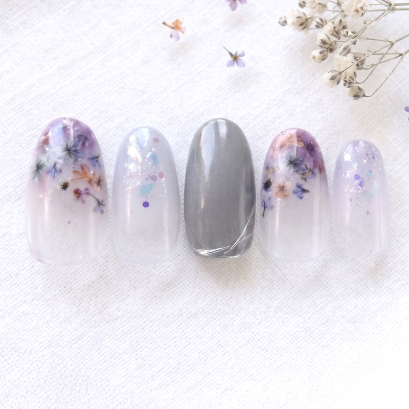 ネイルチップ【ミスティグレーとお花のボタニカルネイル 10本セット 両面テープ＆専用収納ケース付き】ネイル チップ 付け爪 つけ爪 ジェル オーバル スクエア ロング ショート シンプル 可愛い ゆうパケット送料無料 受注生産【チップ】