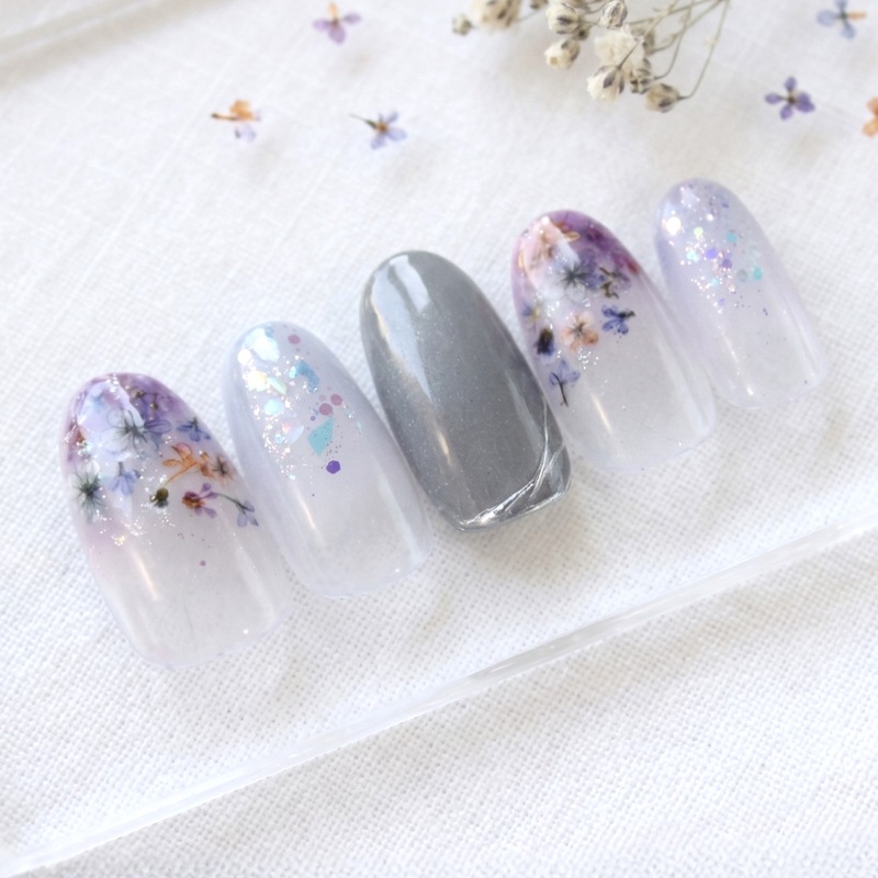 ネイルチップ【ミスティグレーとお花のボタニカルネイル 10本セット 両面テープ＆専用収納ケース付き】ネイル チップ 付け爪 つけ爪 ジェル オーバル スクエア ロング ショート シンプル 可愛い ゆうパケット送料無料 受注生産【チップ】