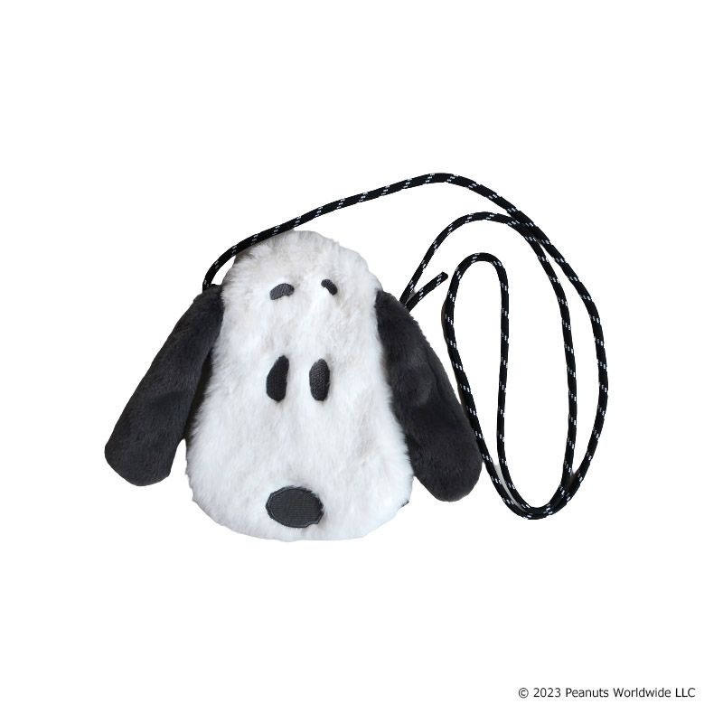 スヌーピー　黒　服　ぬいぐるみ スヌーピー 黒 ぬいぐるみの通販 by みる shop｜ラクマ