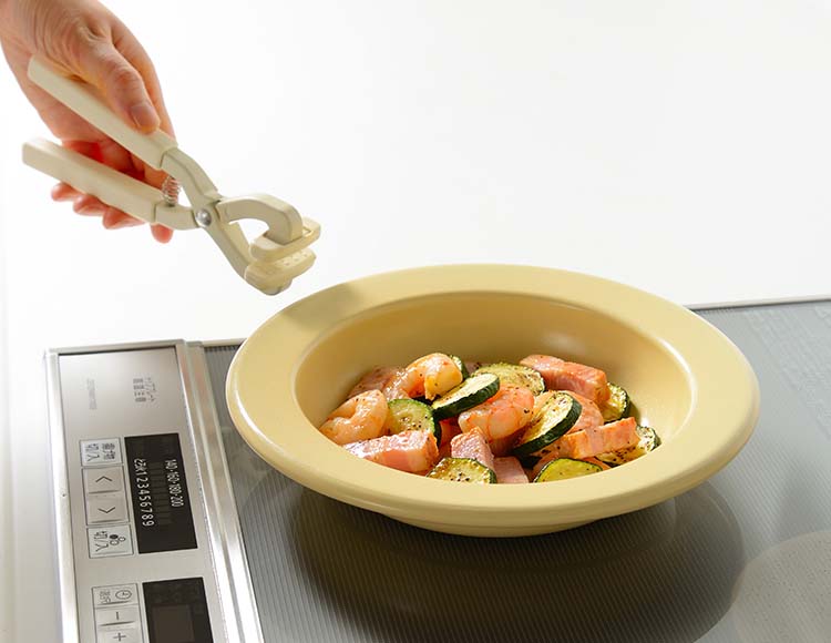 [作る食べるをこれ1皿で] お皿のようなフライパン 18cm ガス火 IH オーブン 食洗機 対応