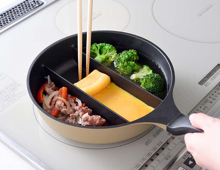 [ 3品同時に作れる] 仕切りフライパン センターエッグ トリプルパン mini 20cm ガス火 IH 対応