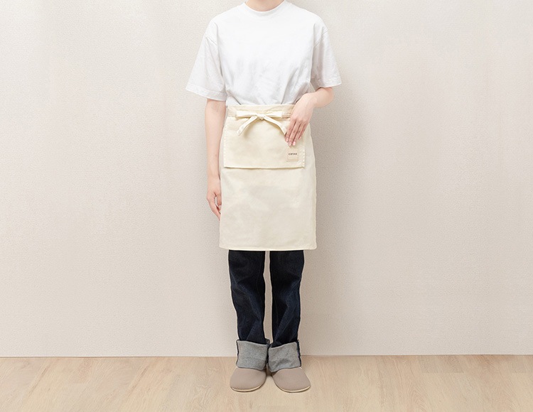 【公式販売店】 CAROTE （カローテ） 首掛けエプロン アイボリー