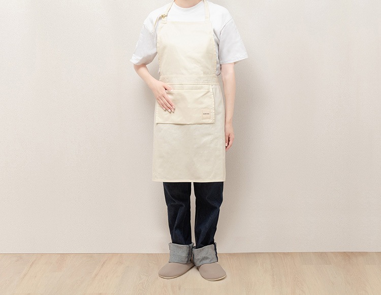 【公式販売店】 CAROTE （カローテ） 首掛けエプロン アイボリー