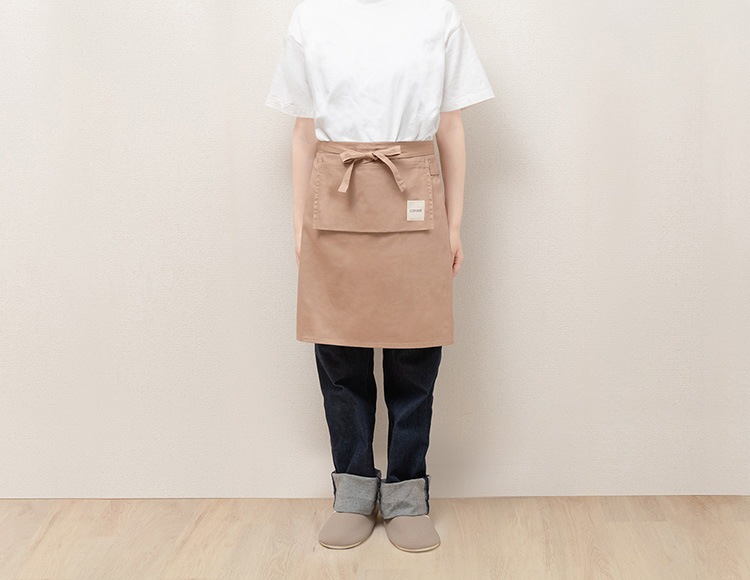 【公式販売店】 CAROTE （カローテ） バッククロスエプロン ブラウン