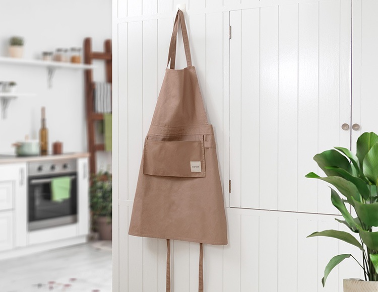 【公式販売店】 CAROTE （カローテ） バッククロスエプロン ブラウン