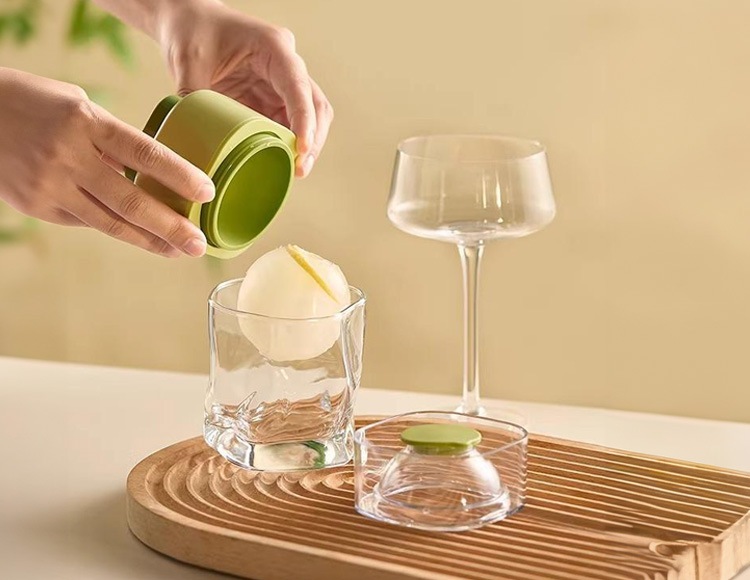 【公式販売店】CAROTE(カローテ) 大玉製氷器 直径6cm 丸形氷