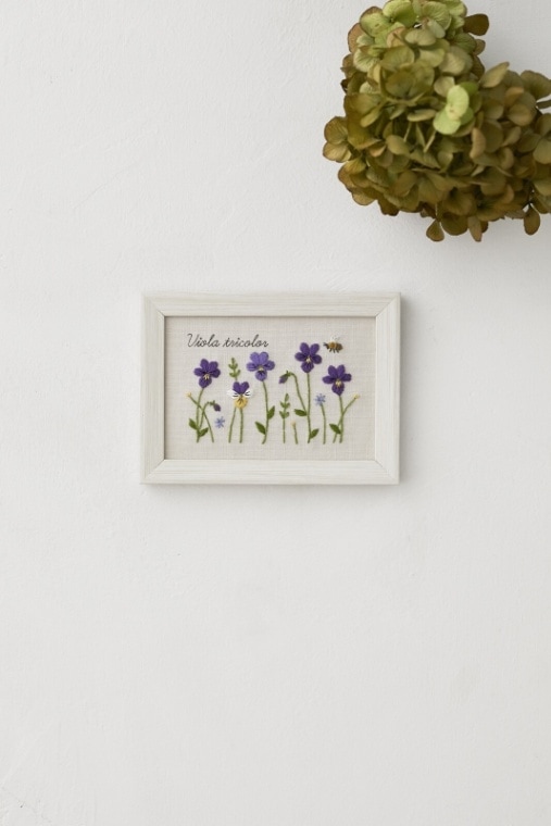 刺しゅうキット　青木和子　12か月の植物手帖　ビオラ　刺?墸