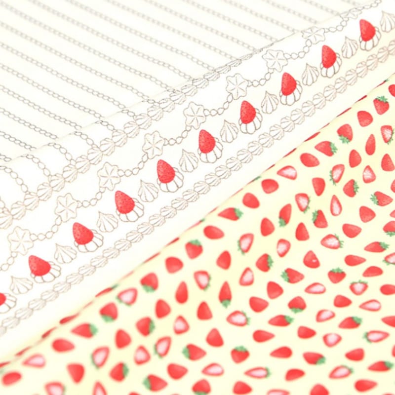 ドール服用生地　ストロベリー　Decora Doll デコラドール/ちいさな世界のちいさな生地　 W34×30cmカットクロス　ぬい服
