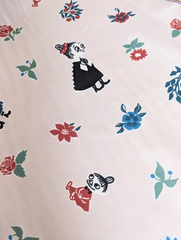 ムーミン ブルーム柄 生地　ベージュ ポリエステル　布