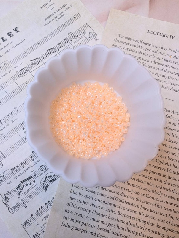 ガラスビーズ　２㎜　マカロンカラー　マカロンオレンジ　15ｇ