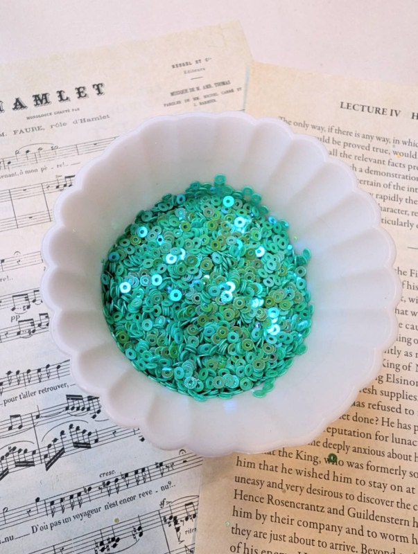 スパンコール　ビーズ　ラウンドグリッタースパンコール　２mm　4000pcs　ブルーグリーン
