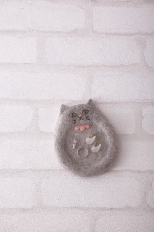 初級者向け おすましねこのアクセサリートレー【羊毛フェルト】【手作りキット】