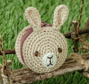 刺しゅうで編む小さなポーチ（かぎ針編み）初級〜中級 (うさぎ)