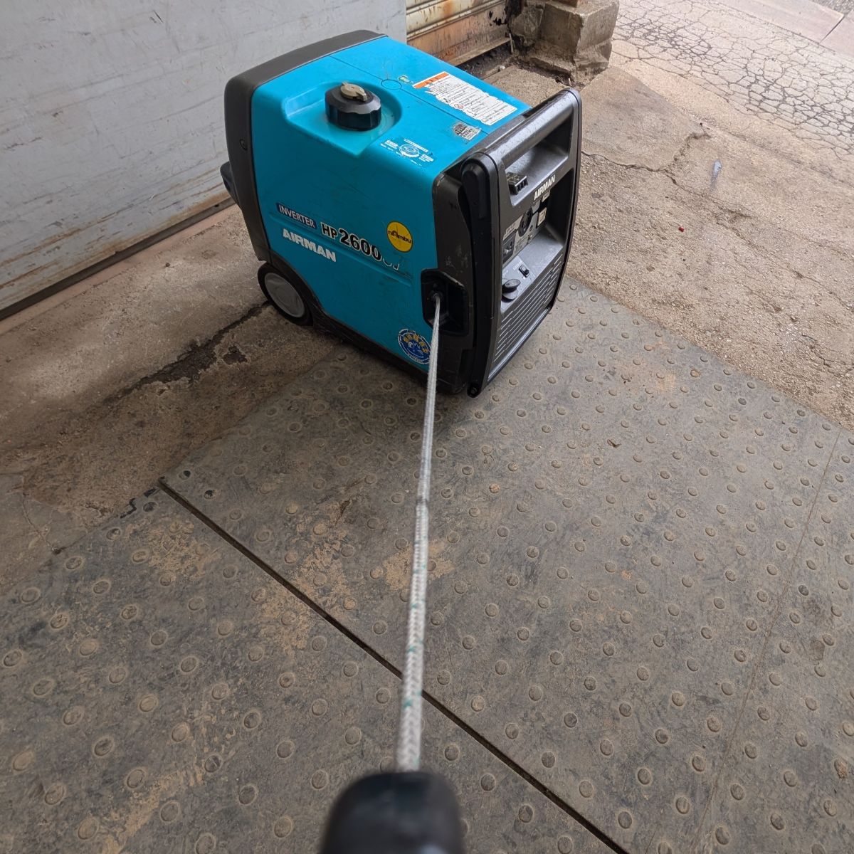 AIRMAN (旧北越工業) ガソリンエンジン発電機 HP2600SV【中古】 