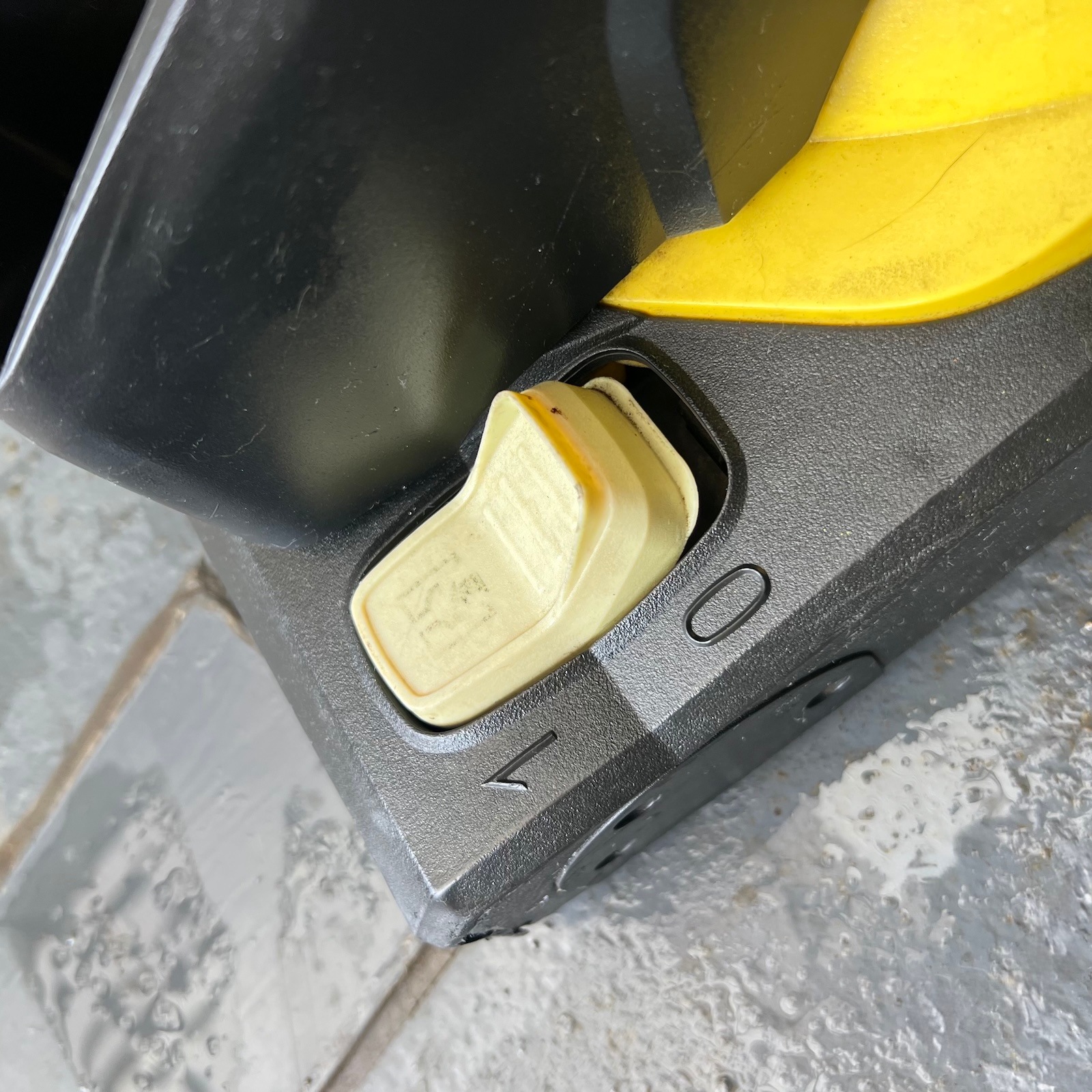 【動画】ケルヒャー 業務用手押し式小型床洗浄機 BR30/4CBp Karcher【中古】