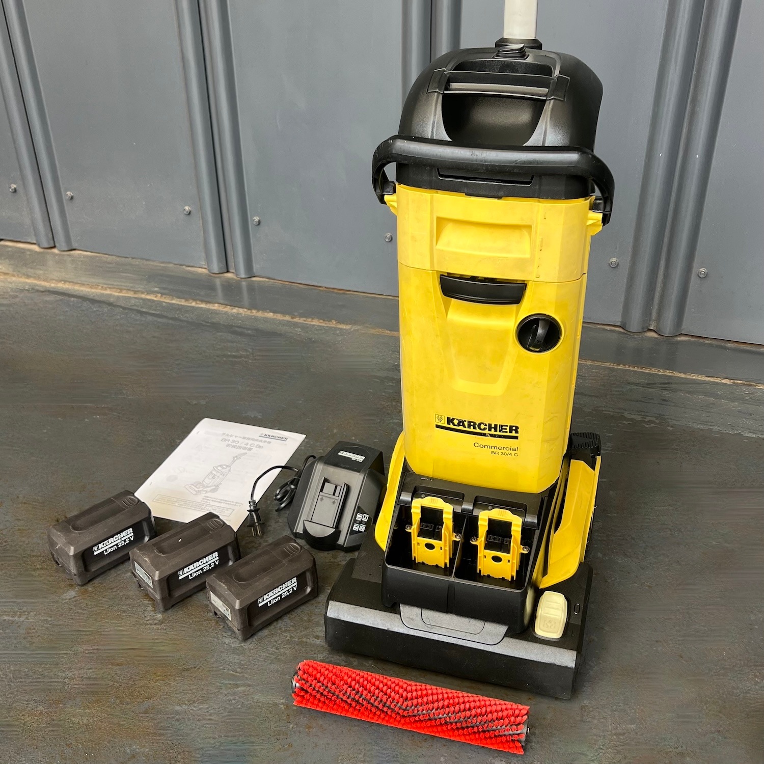 【動画】ケルヒャー 業務用手押し式小型床洗浄機 BR30/4CBp Karcher【中古】