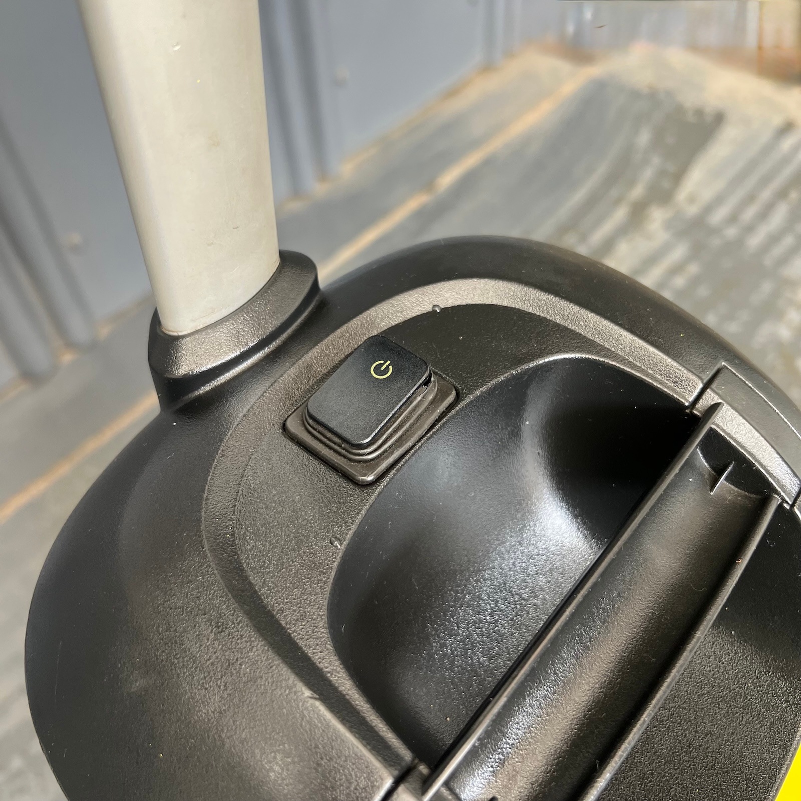 【動画】ケルヒャー 業務用手押し式小型床洗浄機 BR30/4CBp Karcher【中古】