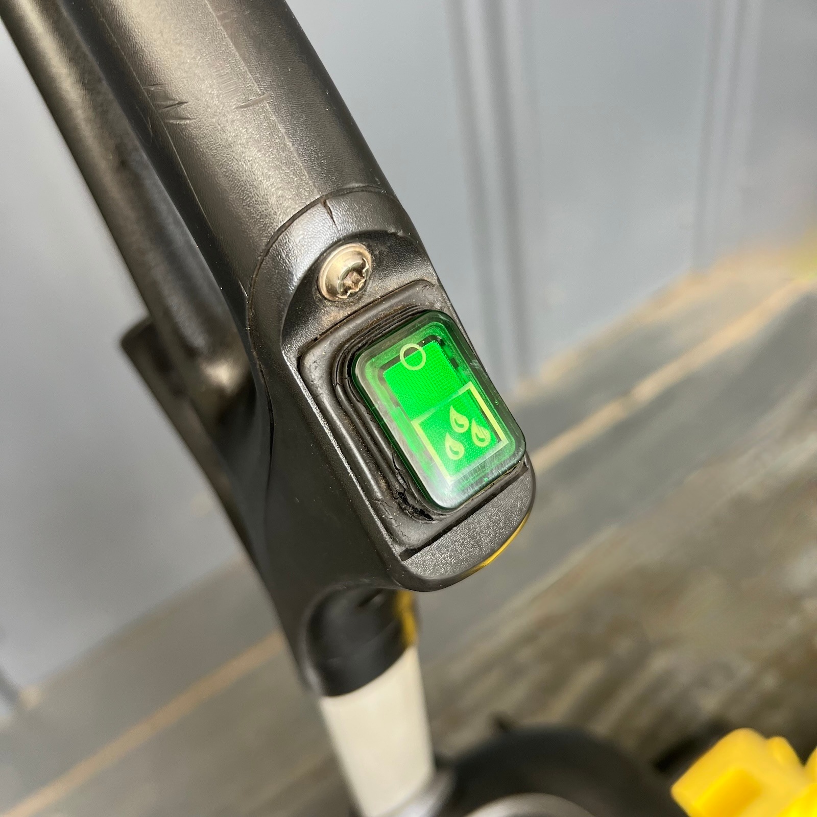 【動画】ケルヒャー 業務用手押し式小型床洗浄機 BR30/4CBp Karcher【中古】