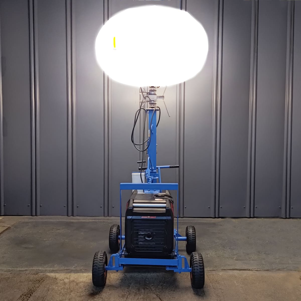 新ダイワ インバーター発電機 投光器 バルーン テラスター バルーンライト 発電 セット売り】バルーンライト 投光器 テラスター仕様 ＋ 発電機 【中古
