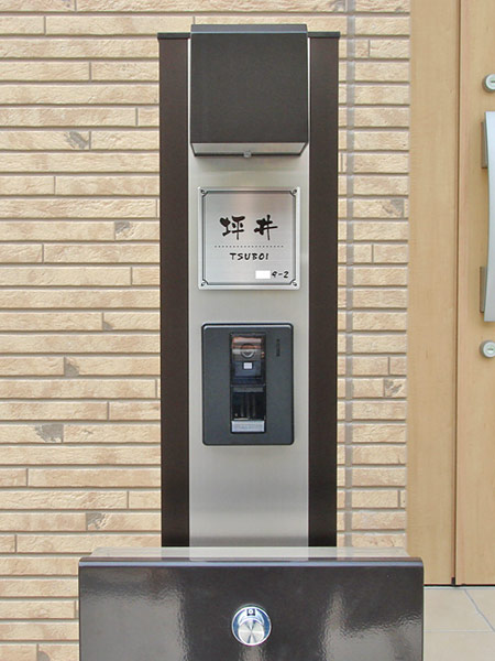 表札 門柱用 SIS-SF-N1 （105mm角／上下ネジ留めの取付金具付き