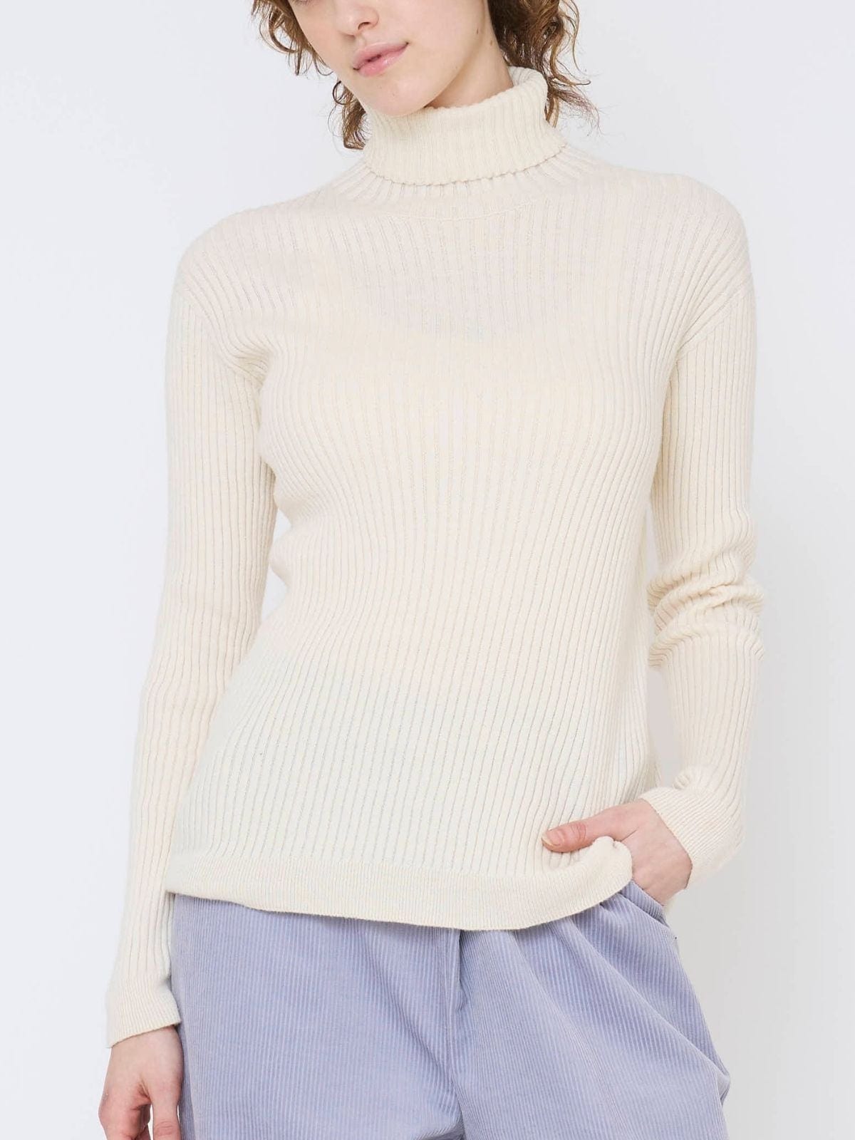 【シリーズ商品2点以上で10%OFF】再入荷｜コットンエアリーリブタートルネックトップス　ナチュラル