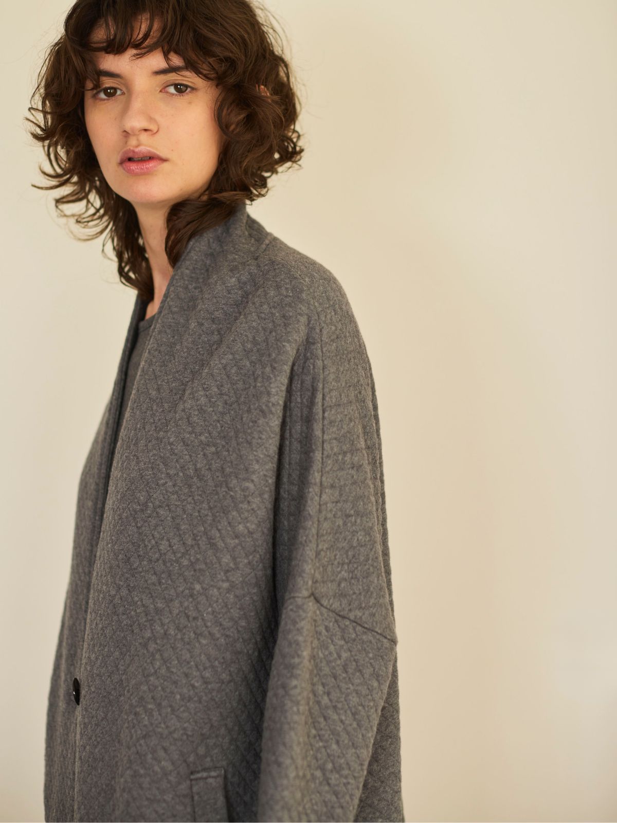 キルティングガウンコート チャコールグレー | すべての商品 | 美しく