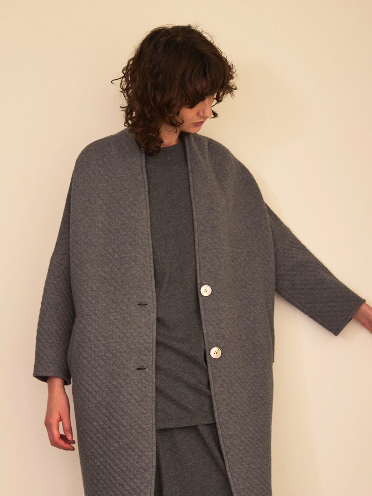 キルティングガウンコート チャコールグレー | すべての商品 | 美しく