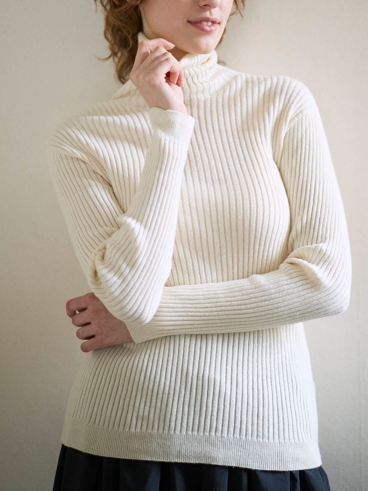 【シリーズ商品2点以上で10%OFF】再入荷｜コットンエアリーリブタートルネックトップス　ナチュラル