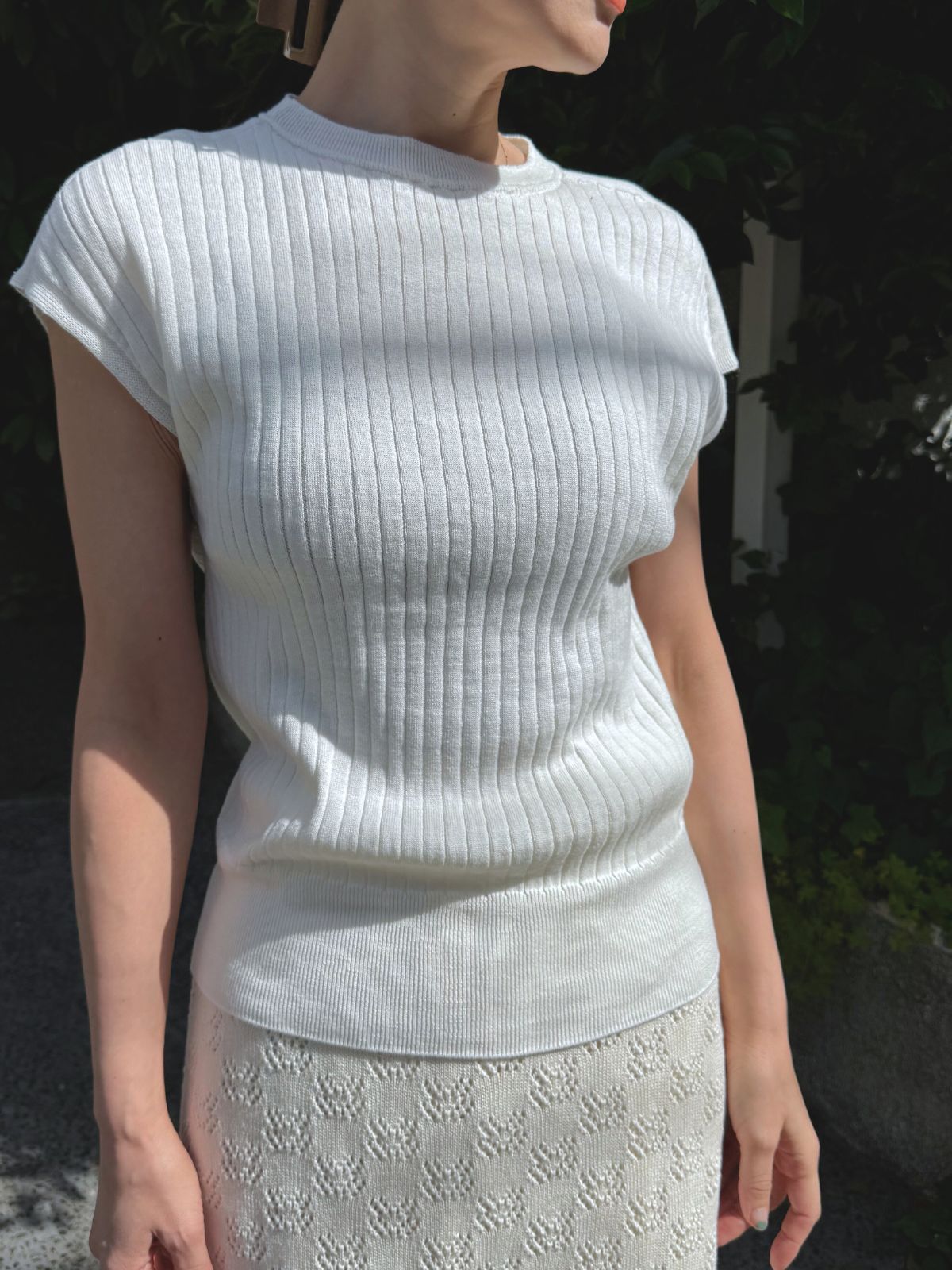 【残りわずか】コットンエアリーノースーブリブトップス ホワイト